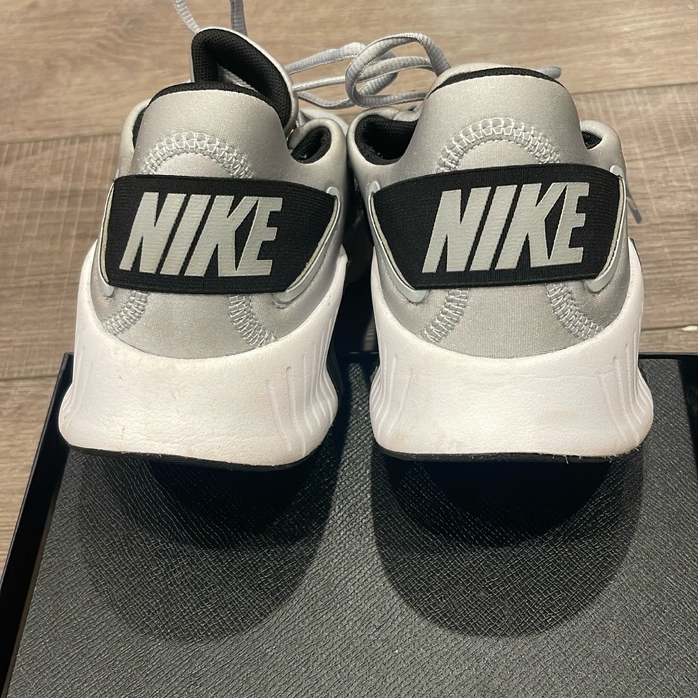 Nike Men's Light Gray Free Metcon 4 Training Sneakers Size 12 - Picture 5 of 7